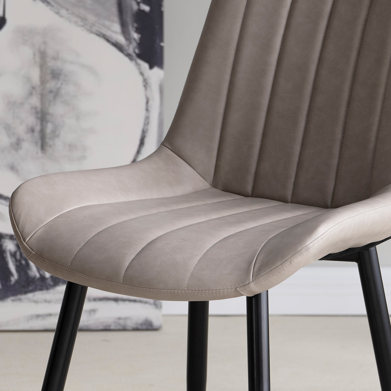 Jarvis UDC8124 Chair in Emerald Green/Blush Pink/Navy Blue – Rich Velvet for Stylish Decor Jarvis UDC8124 Velvet Dining Chair – Plush Diamond-Tufted Back & Sturdy Metal Legs