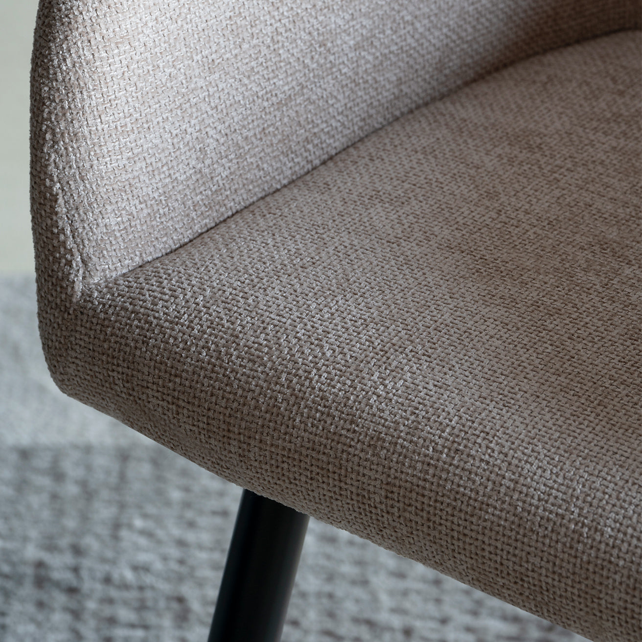 Discover OFCASA Frazer Linen Dining Chairs. Soft quilted seats, sturdy metal legs, and simple assembly—perfect for stylish and cosy UK dining spaces.