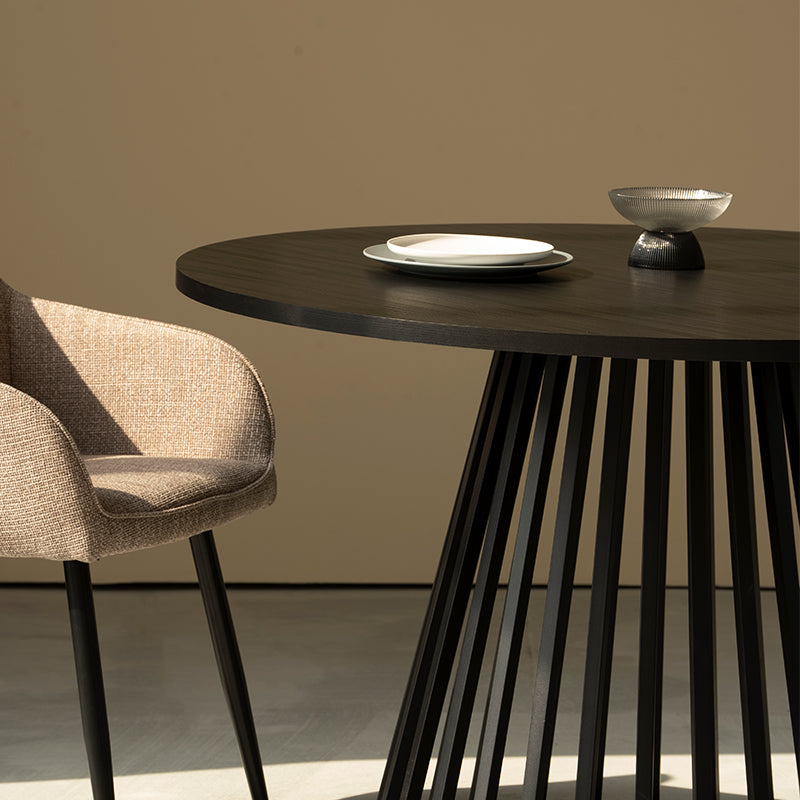 Discover the OFCASA Veronica 120 cm Round Dining Table with oak-effect top and sculptural metal base. Ideal for table and 4 dining chairs in modern UK homes.