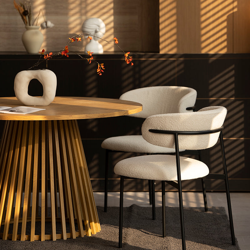Discover the OFCASA Veronica 120 cm Round Dining Table with oak-effect top and sculptural metal base. Ideal for table and 4 dining chairs in modern UK homes.