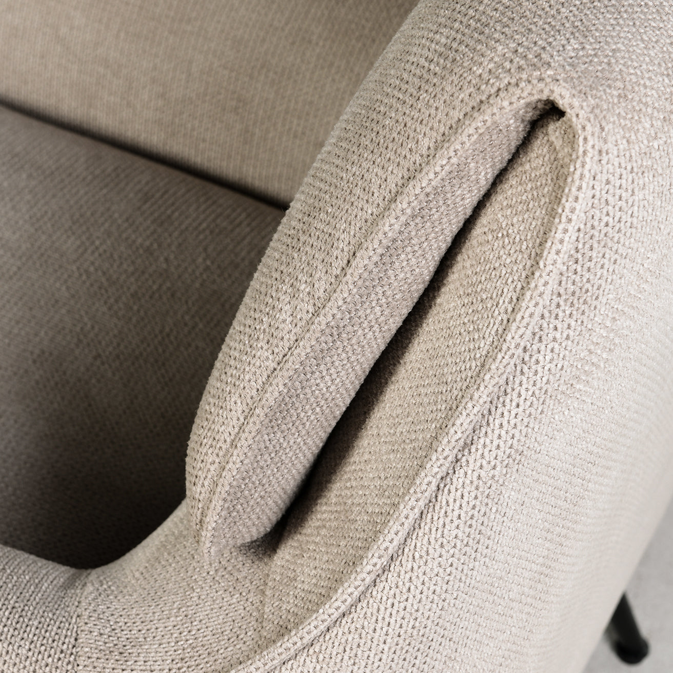 Isis Lounge Chair [Linen Fabric]